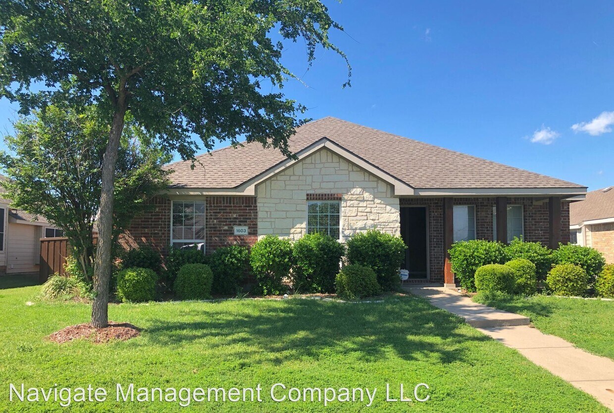 3 br, 2 bath House 1603 Balboa Ln