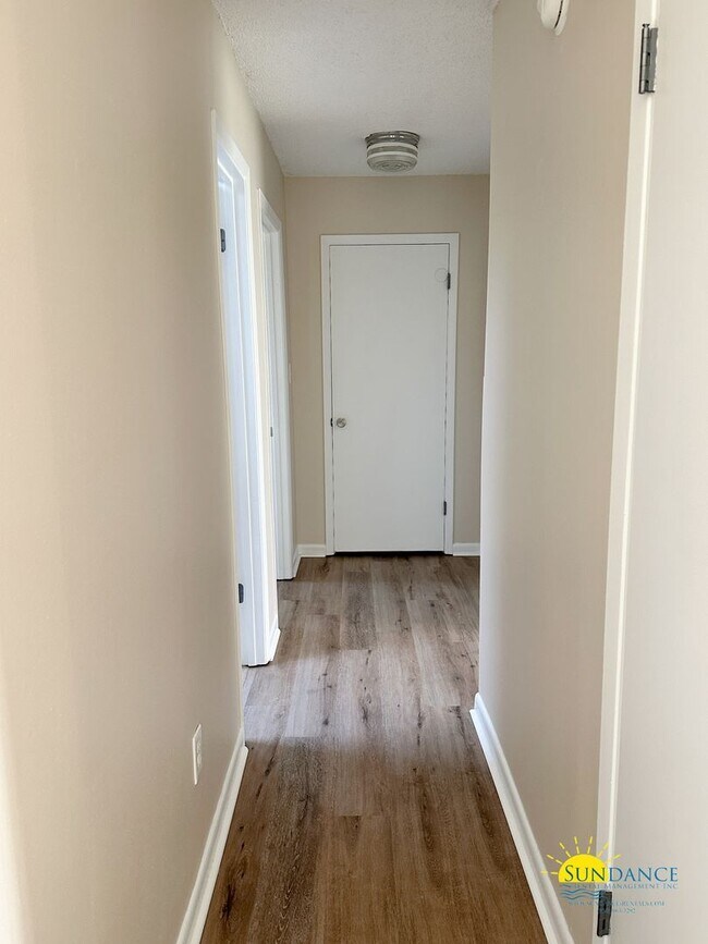 Building Photo - Lovely 3 Bedroom Home in Mary Esther!