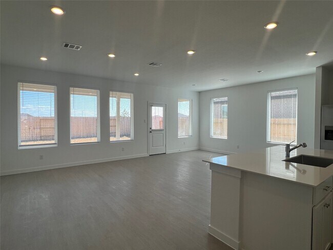 Building Photo - 10615 Summers Wy