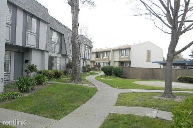Building Photo - 34674 Greenstone Cmn
