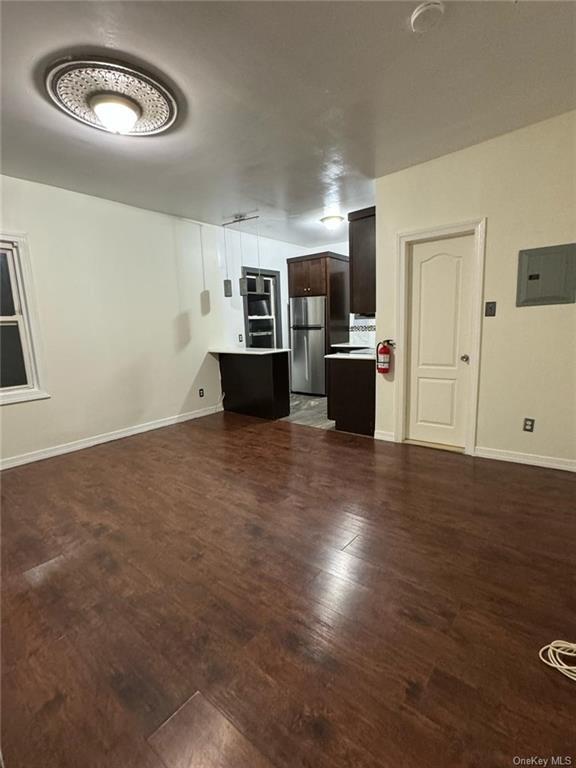 Foto del edificio - 861 E 215th St