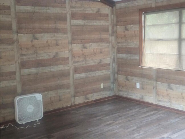 Foto del edificio - 121 Forest Ln