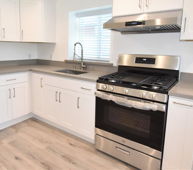 Foto del edificio - 187 Camelia Dr