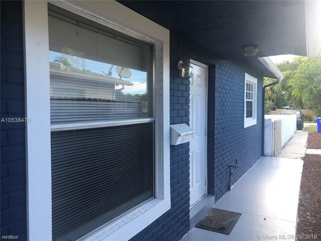 Foto del edificio - 3 br, 1 bath  - 2124 Garfield St