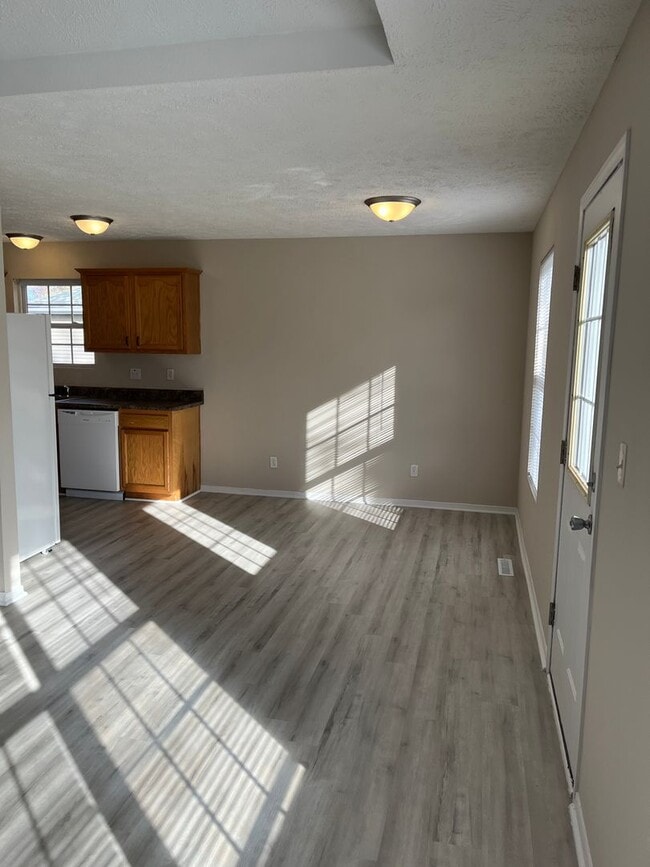 Building Photo - A new year A new home ....Price Drop !!! G...