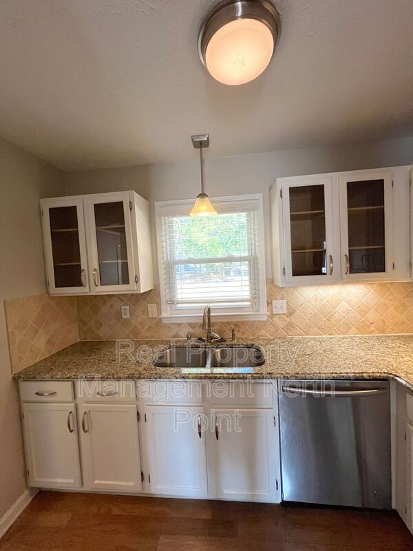 Foto del edificio - 585 Wedgewood Dr