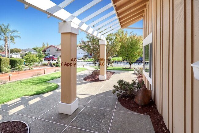 Foto del edificio - Stunning, Centrally Located 5 bed 3 bath S...