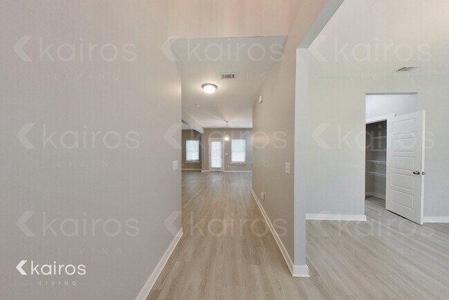 Foto del edificio - 11647 Woodland Lake Rd