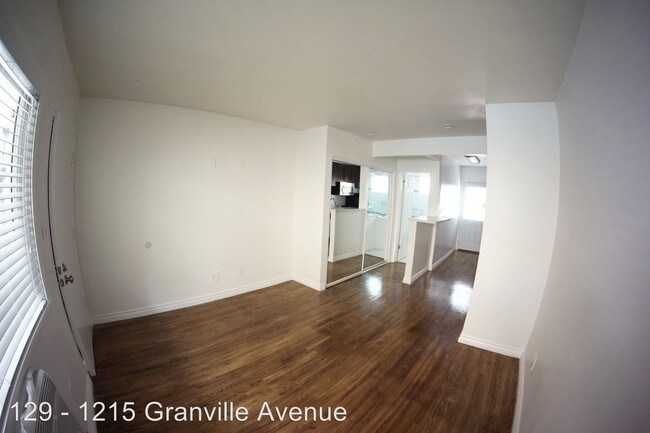 Interior Photo - 1215 Granville Ave