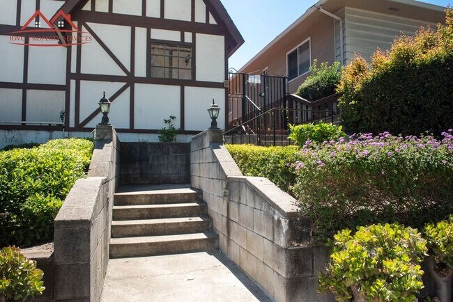 Building Photo - 1421 El Camino Real