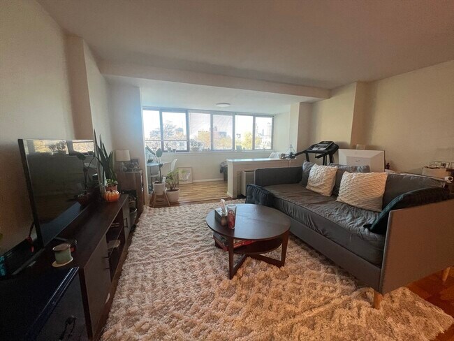 Building Photo - 6 Whittier Pl