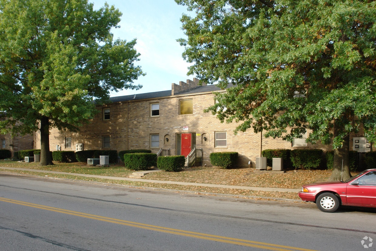 Crystal Gardens Apartments in Lexington, KY