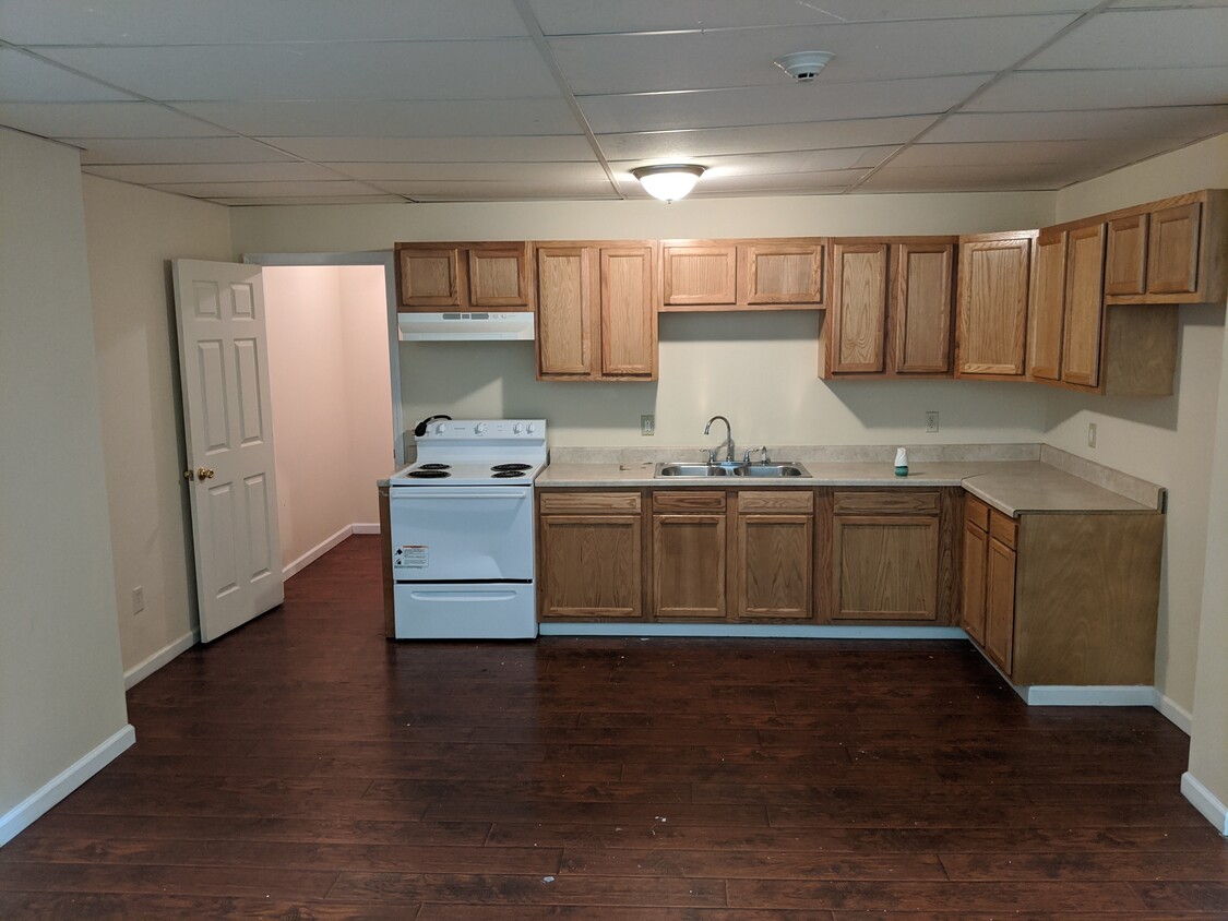 Kitchen - 460 Broad St