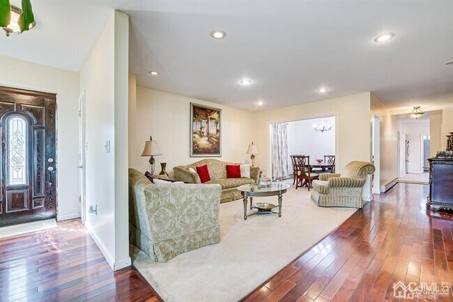 Building Photo - 2757 Woodbridge Ave