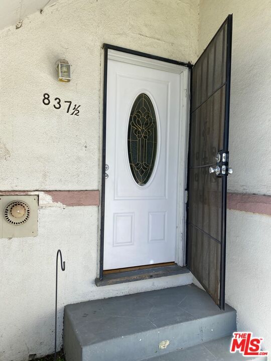 Foto del edificio - 837 Alexandria Ave