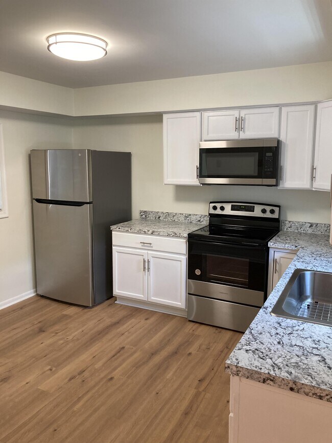 Foto del edificio - 3321 Rainier Ct