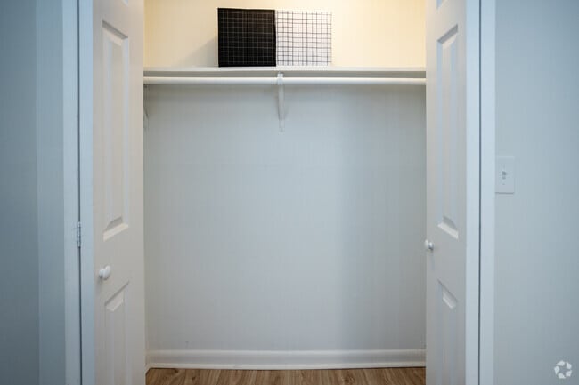 1 BR, 1 BA - 600SF - River Hills Flats