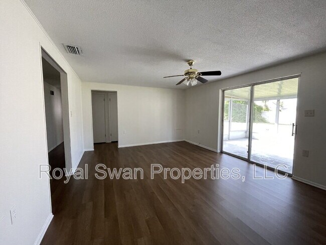 Building Photo - 303 Thornwood Way