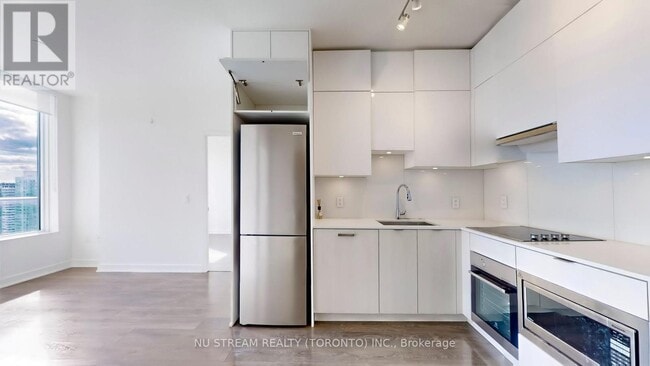 Building Photo - 195 Redpath Ave