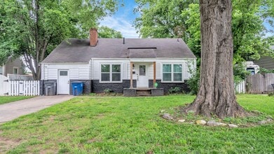 Building Photo - 217 E 33rd Pl