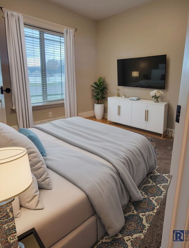 Building Photo - Beautiful & Large 3 Bedroom, 2 Bathroom Ho...