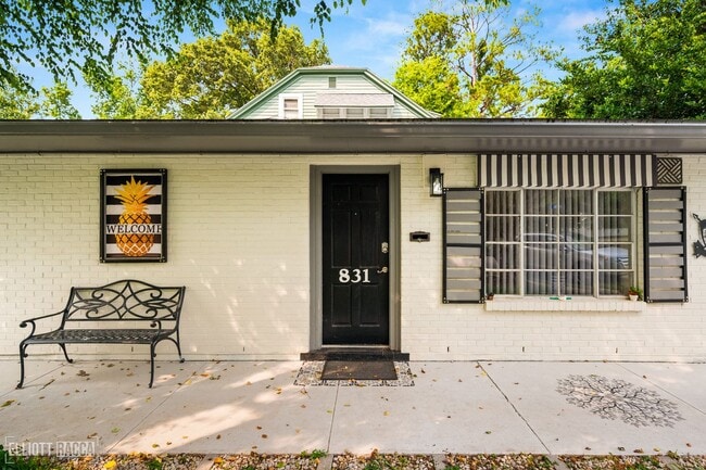 Building Photo - Charming One Bed One Bath In the Garden Di...