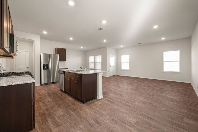 Building Photo - REDUCED DEPOSIT!!!   Brand New Home in Gol...