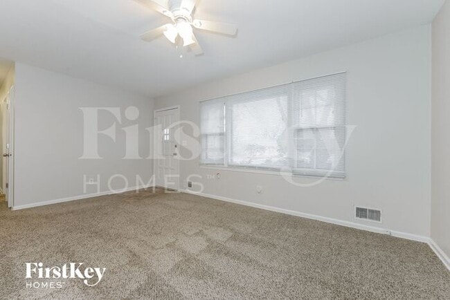 Building Photo - 8607 Elm Ave