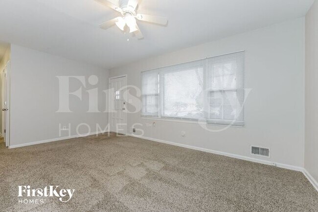 Foto del edificio - 8607 Elm Ave