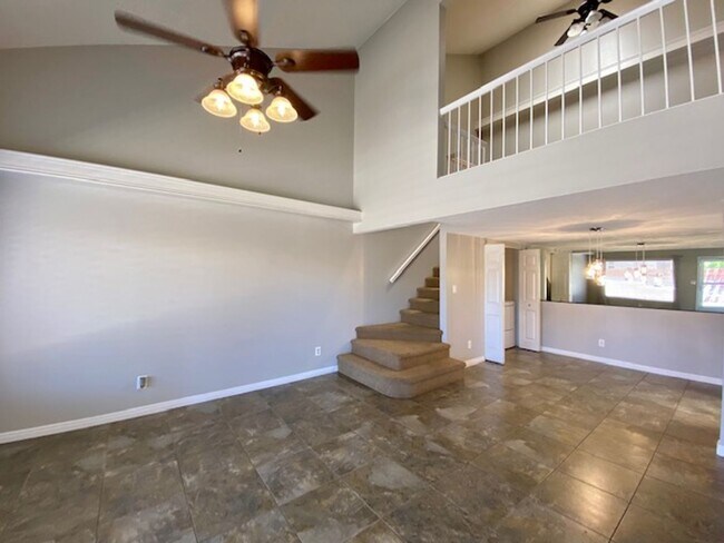 Foto del edificio - 2 BEDROOM APARTMENT DOWNTOWN IN ST. GEORGE