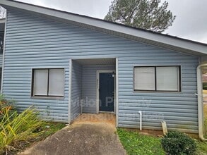 Building Photo - 8577 Pineview Ln