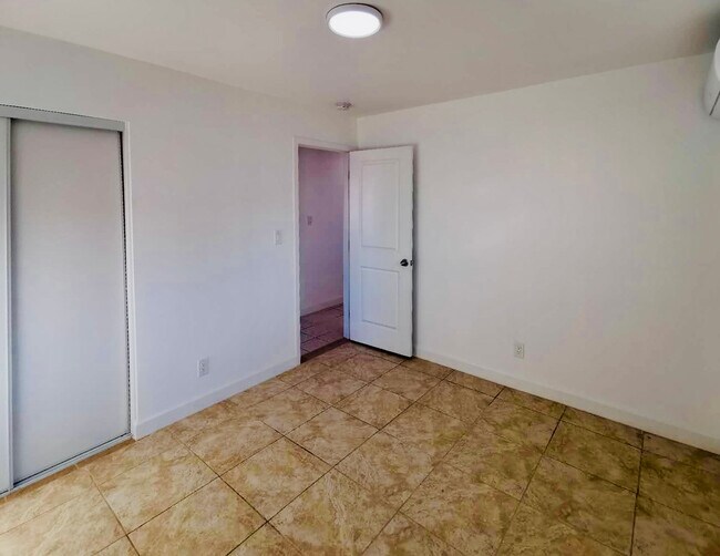 Foto del edificio - 15443 Lassalette St