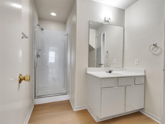 Foto del edificio - 14202 Old Dock Ln