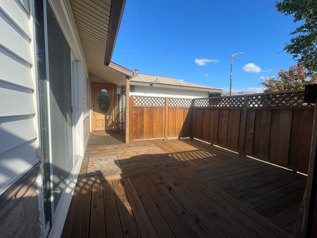 Building Photo - SAN JOSE - Beautifully Maintained 2/1 Sing...