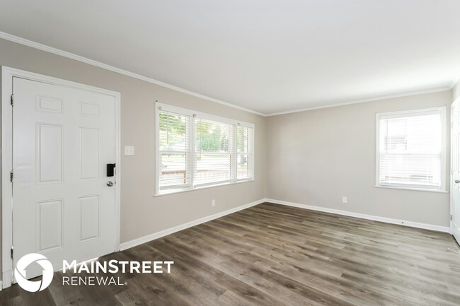 Building Photo - 205 De Smet Dr