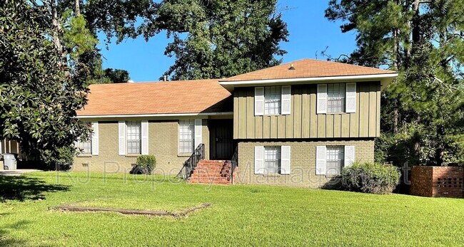 Building Photo - 3058 Laurencekirk Rd
