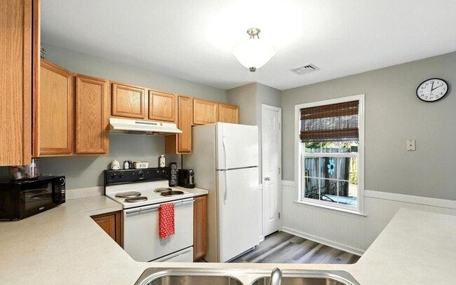 Building Photo - Modern 2 Bedroom, 1.5 Bath Townhome in New Cumberland, PA!