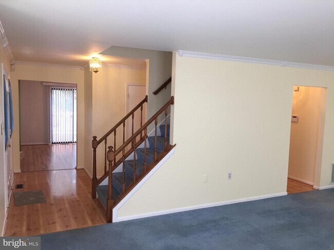 Building Photo - 6189 Old Brentford Ct