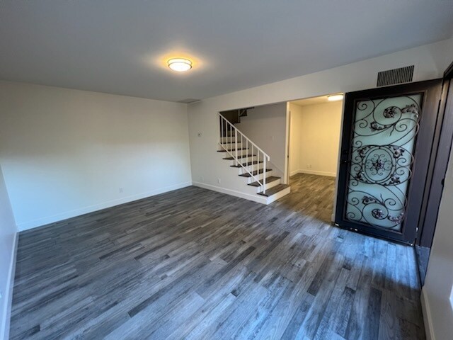 Foto del edificio - 7300 Lennox Ave