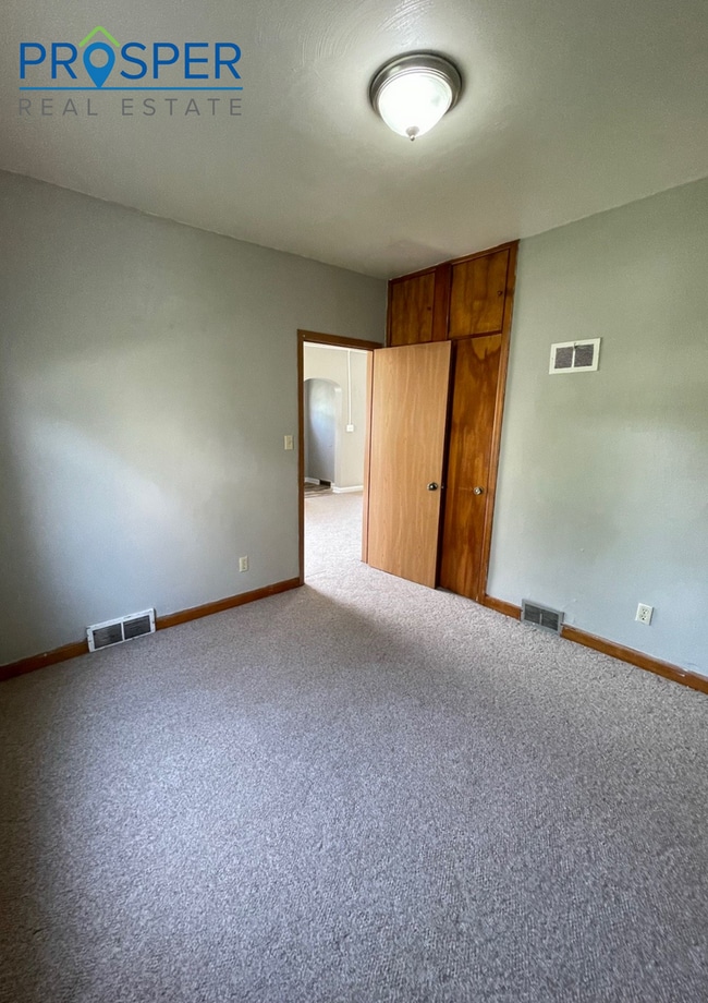 Building Photo - 606 Menomonie St