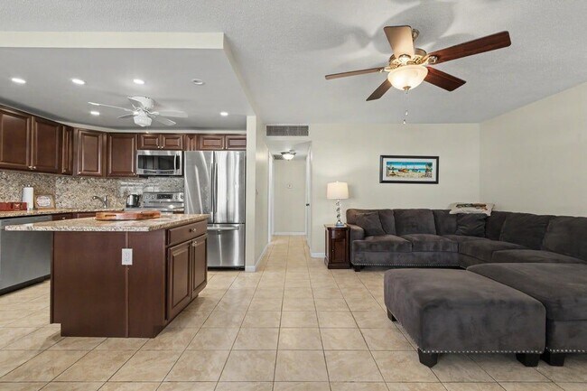 Foto del edificio - 2455 NE 51st St