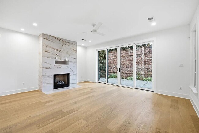 Foto del edificio - NEW CONSTRUCTION 4 bedroom home in Downtown Memphis