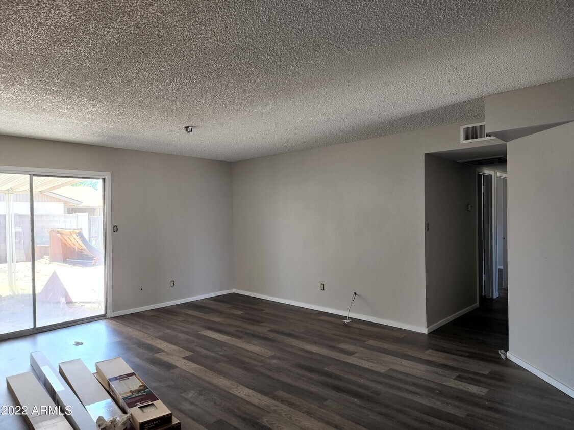 Building Photo - 761 W Posada Ave