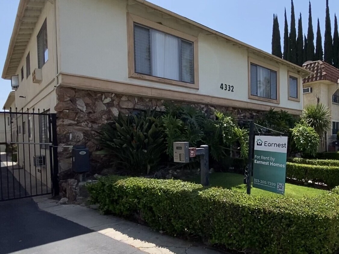 Primary Photo - Newly Renovated Studio with Parking and La...