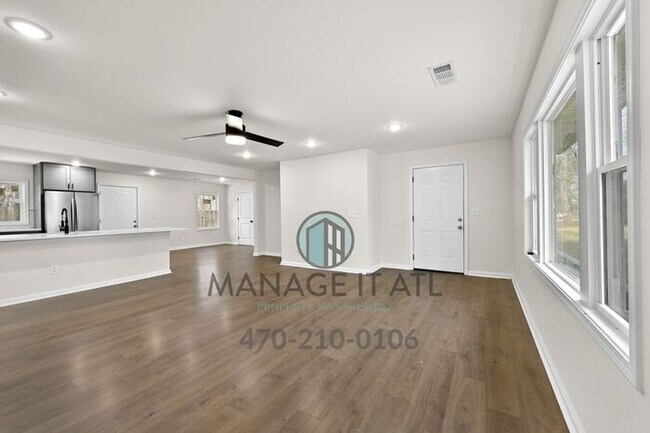 Foto del edificio - FULLY remodeled 4-bedroom, 2-bathroom house in Gainesville!