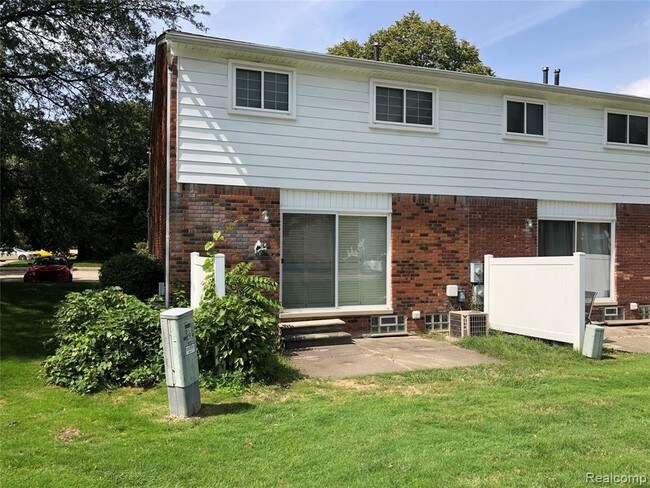 Building Photo - 14003 Knollwood Dr