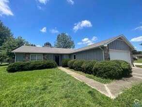 Building Photo - 1008 Brighton Cir SE