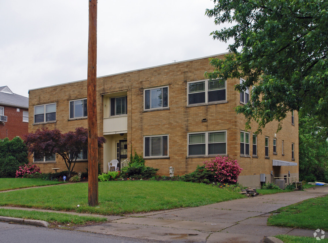 Building Photo - 11 E Lakeside Ave