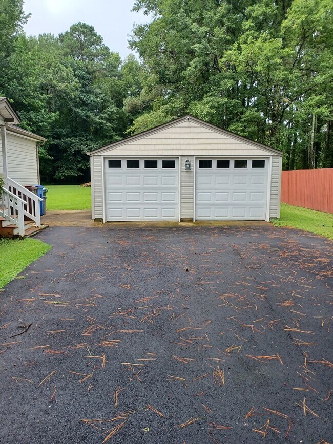 Foto del edificio - Beautiful home on large lot in Western Branch