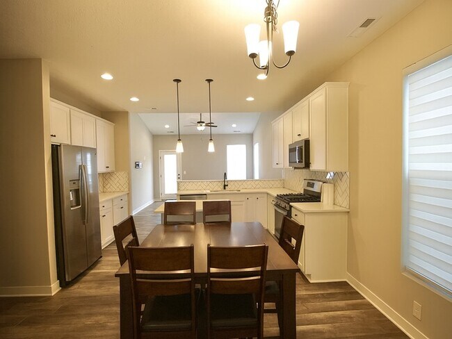 Foto del edificio - Charming 4 beds 3 baths in Powell!